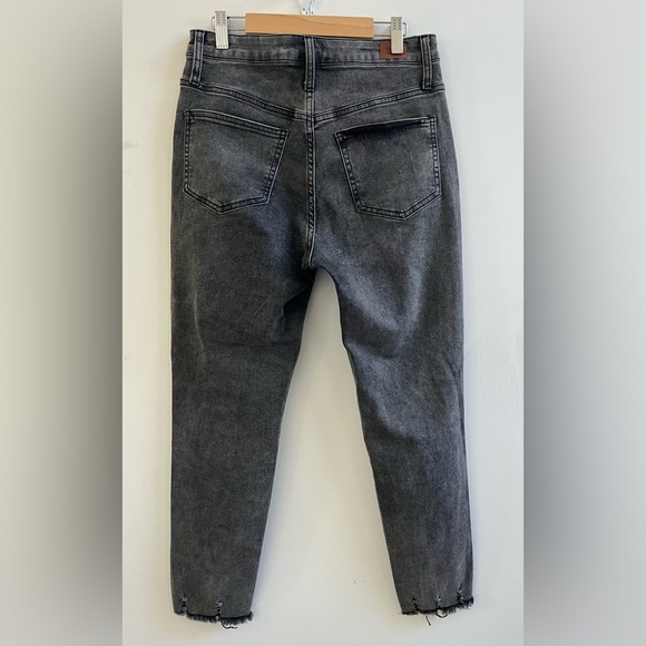 🫟Women’s Distressed Gray Jeans Size:28/7 - Picture 3 of 11
